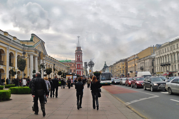 Петербург 21 века. Невский проспект Гостиный двор. Невский проспект вид на Гостиный двор. Невский проспект Гостиный двор фото. Невский проспект, напротив Гостиный двор днем.